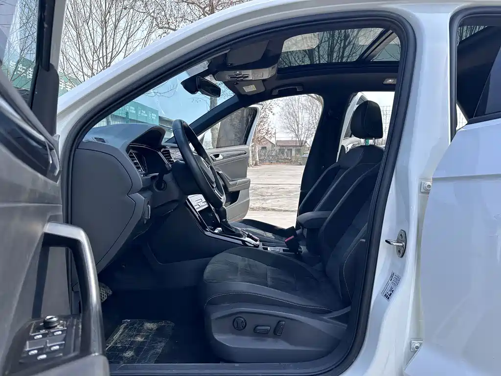 Volkswagen T-Roc 2023