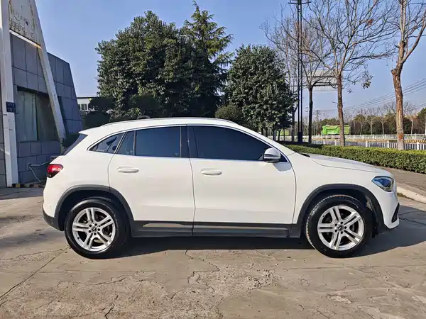 Mercedes-Benz GLA 2021