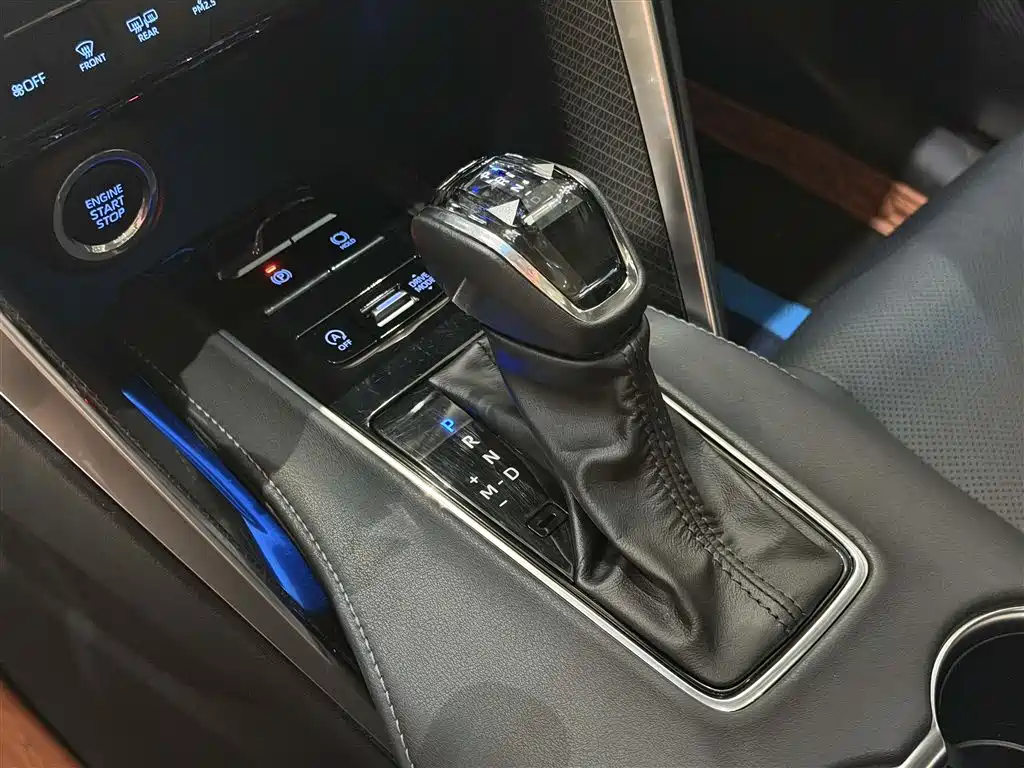 Toyota Venza 2022 — фото 18