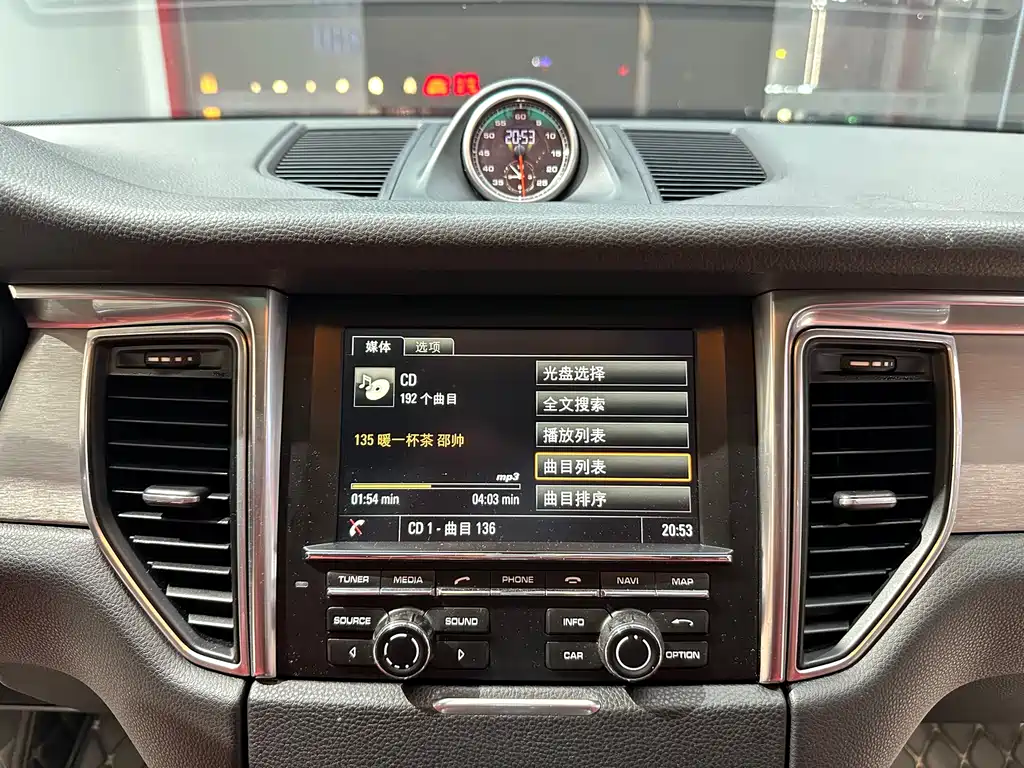 Porsche Macan 2015 — фото 16