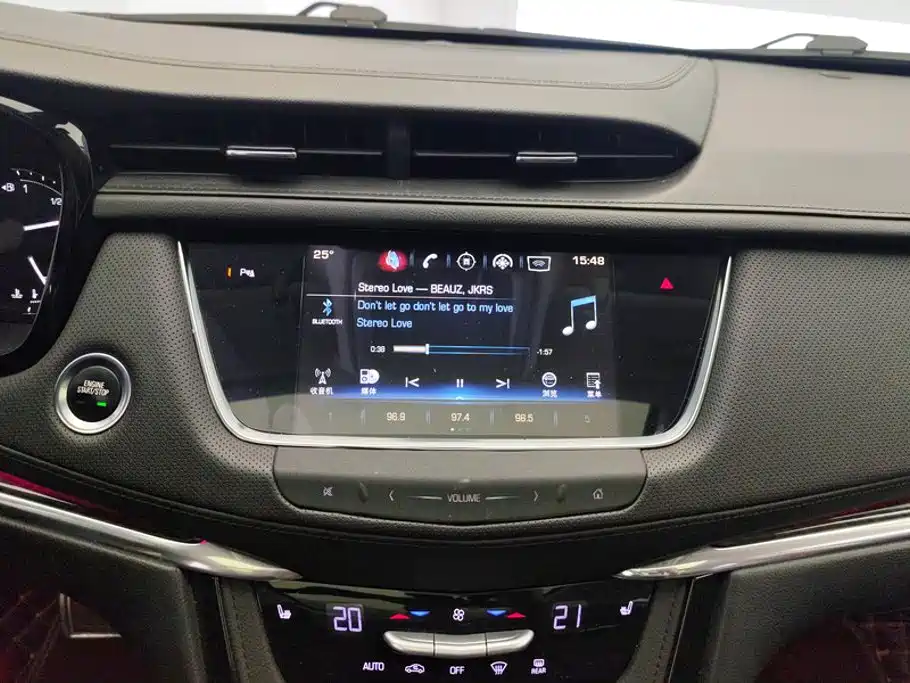 Cadillac XT5 2017 — фото 13