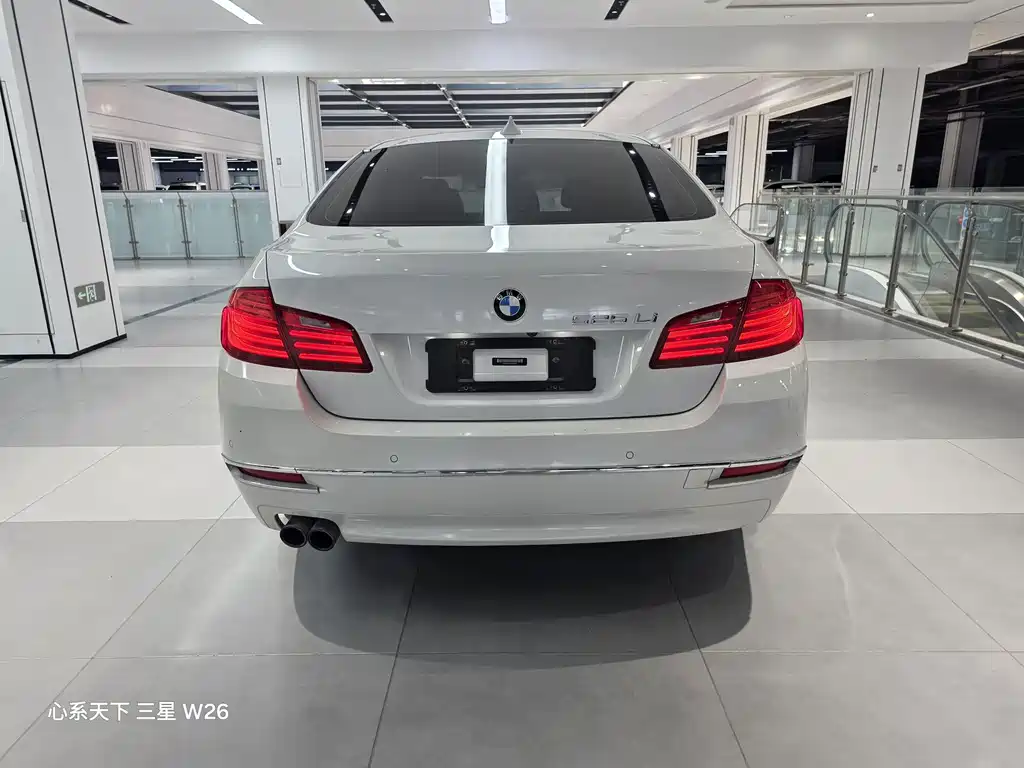 BMW 5 Series 2017 — фото 17