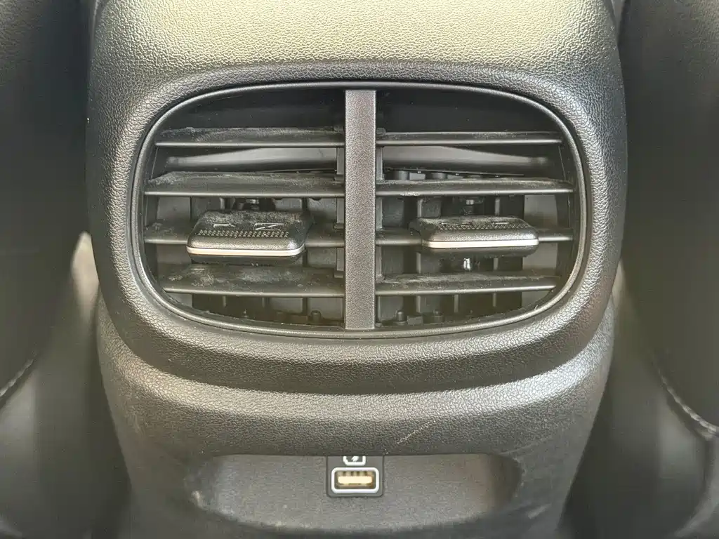 Hyundai Elantra 2023 — фото 18