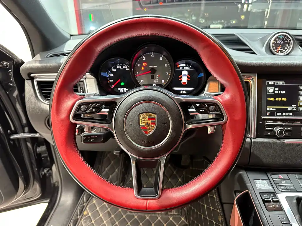 Porsche Macan 2015 — фото 19
