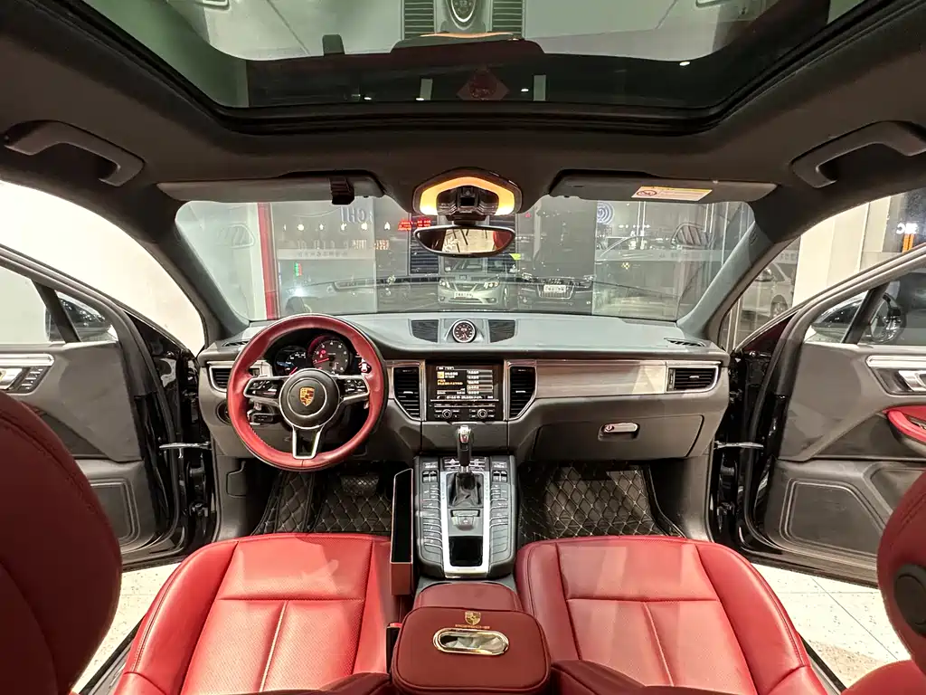 Porsche Macan 2015 — фото 14