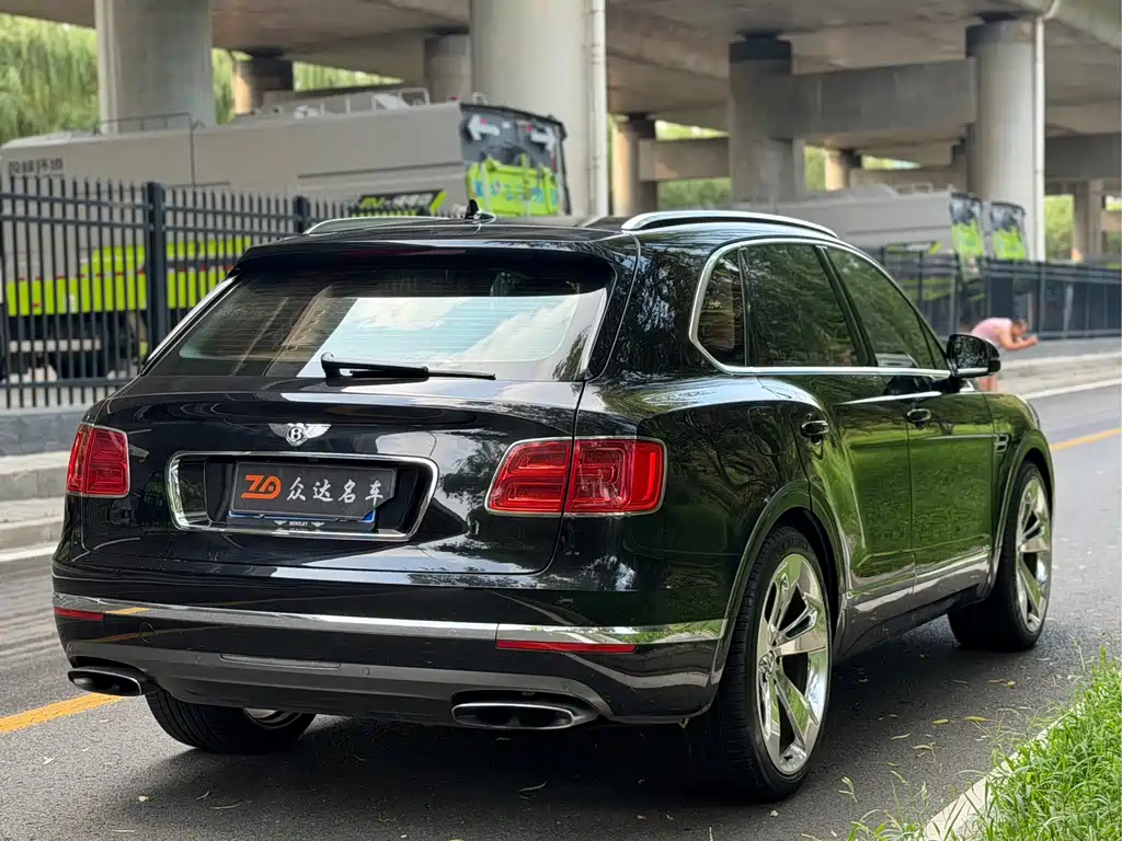 Bentley Bentayga 2017 — фото 16