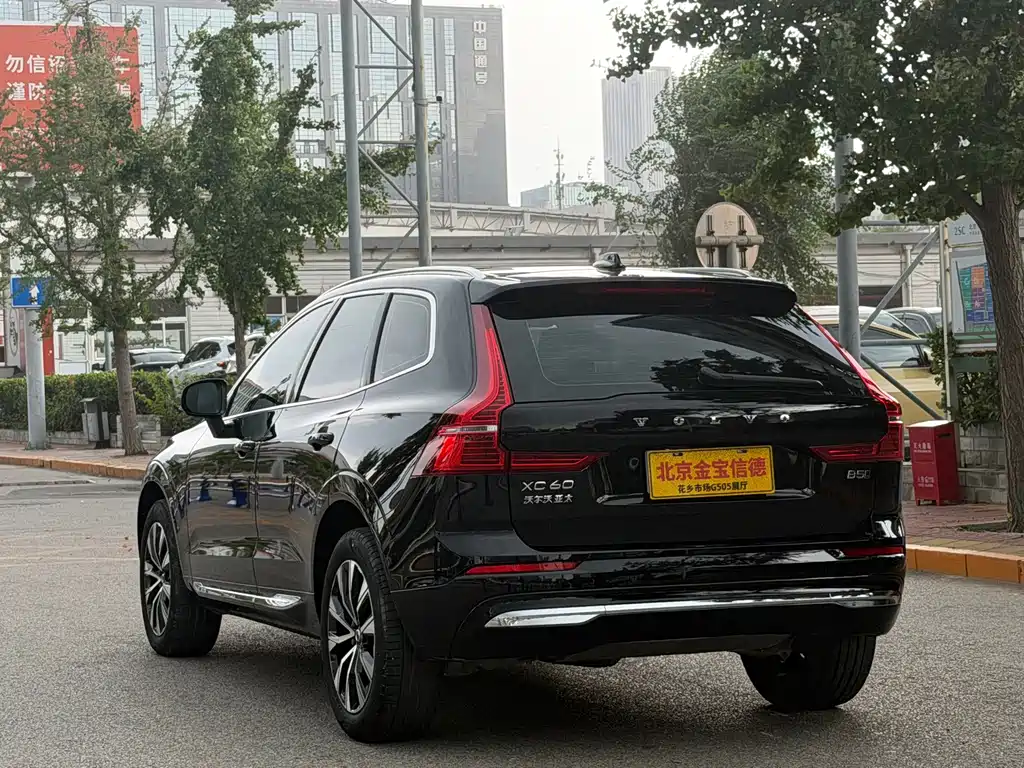 Volvo XC60 2023 — фото 6