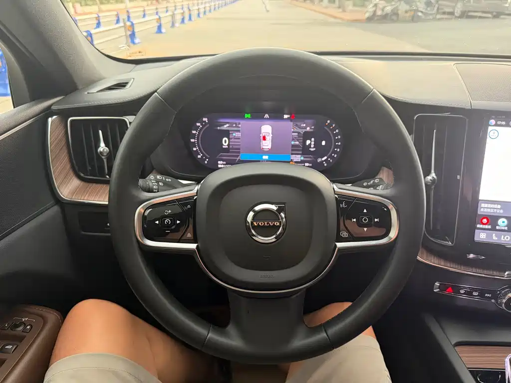 Volvo XC60 2023 — фото 14