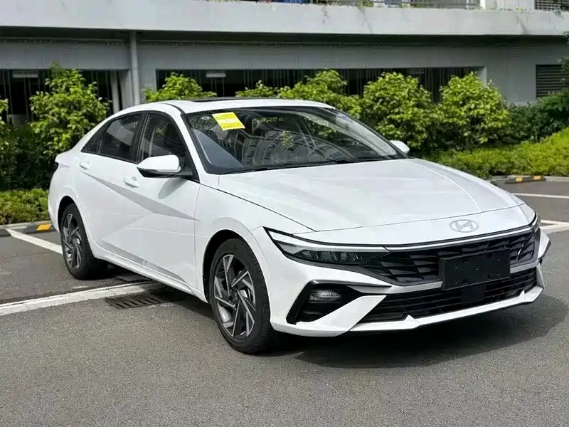 Hyundai Elantra 2024 — фото 3