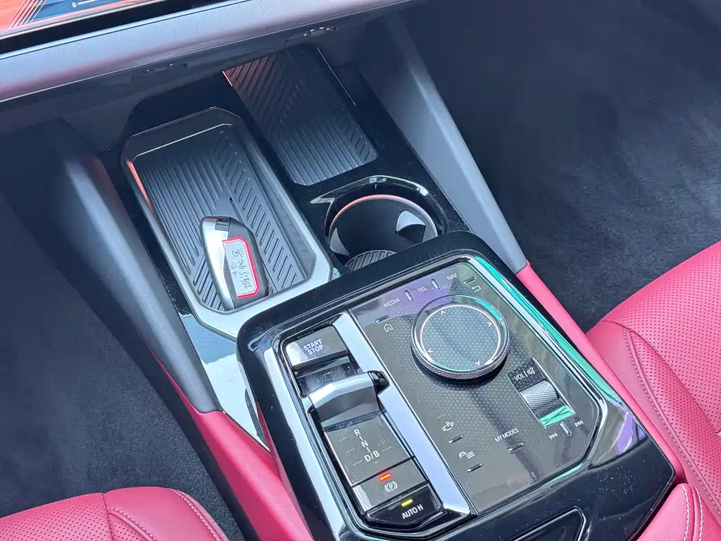 BMW i5 2025 — фото 12