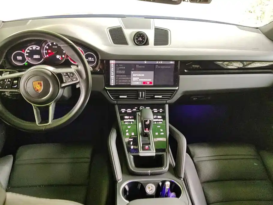 Porsche Cayenne 2018 — фото 12