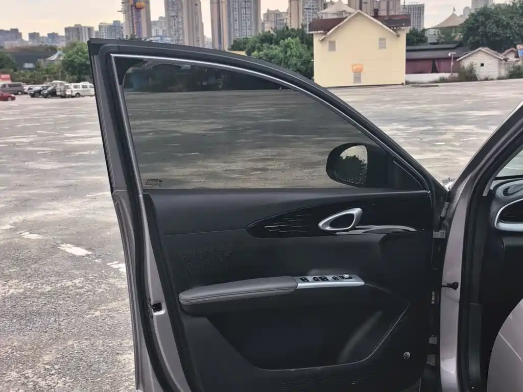 Geely Galaxy Starwish 2025 — фото 8