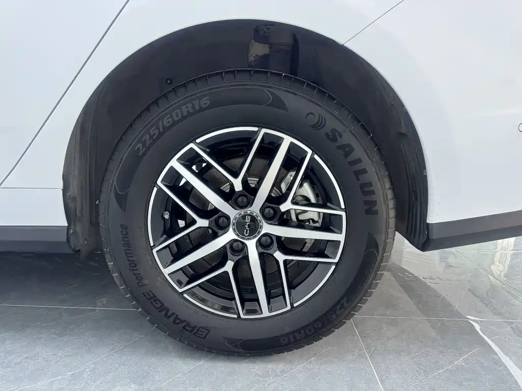 BYD Seal 05 DM-i 2025 — фото 8