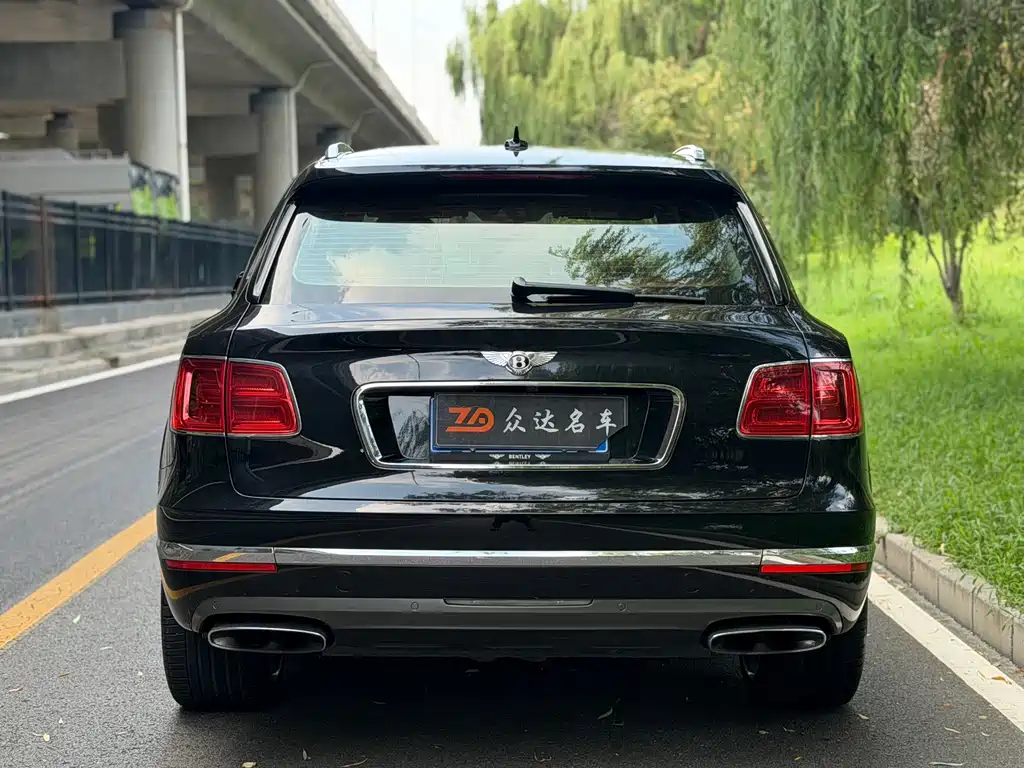 Bentley Bentayga 2017 — фото 17