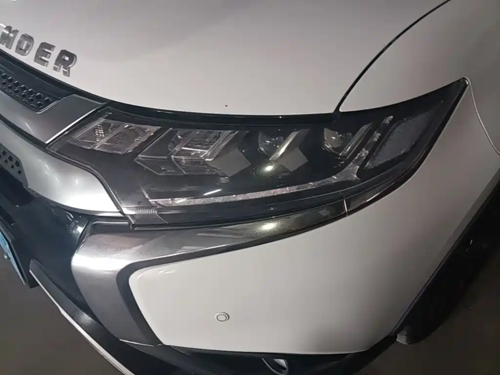Mitsubishi Outlander 2019 — фото 24