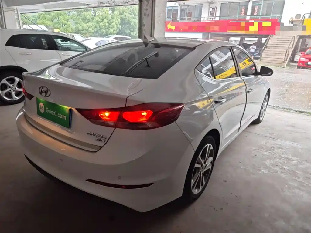 Hyundai Elantra 2017 — фото 7