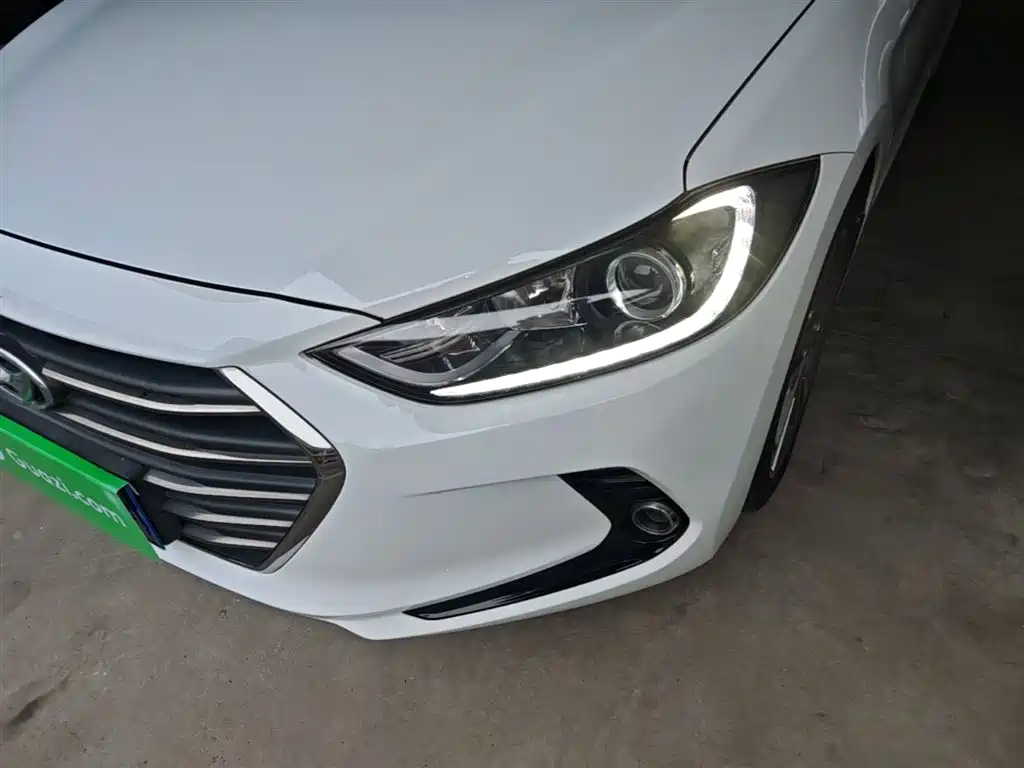 Hyundai Elantra 2017 — фото 24