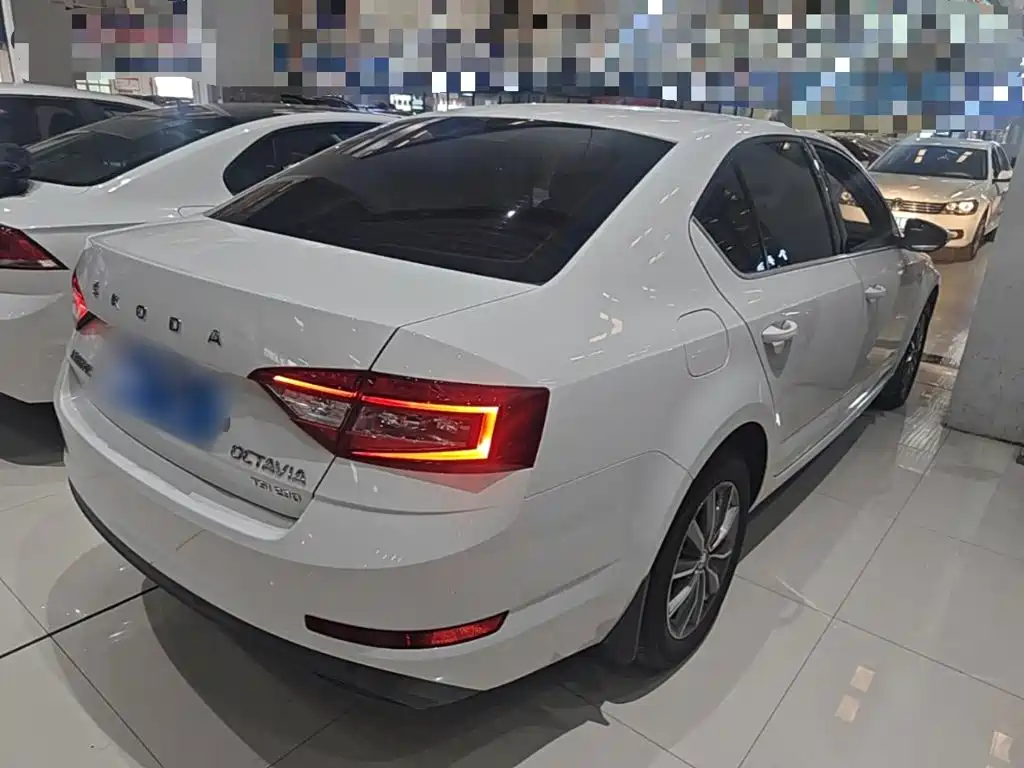 Skoda Octavia 2021 — фото 7