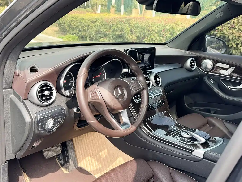Mercedes-Benz GLC 2017 — фото 11