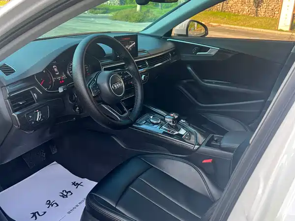 Audi A4L 2018