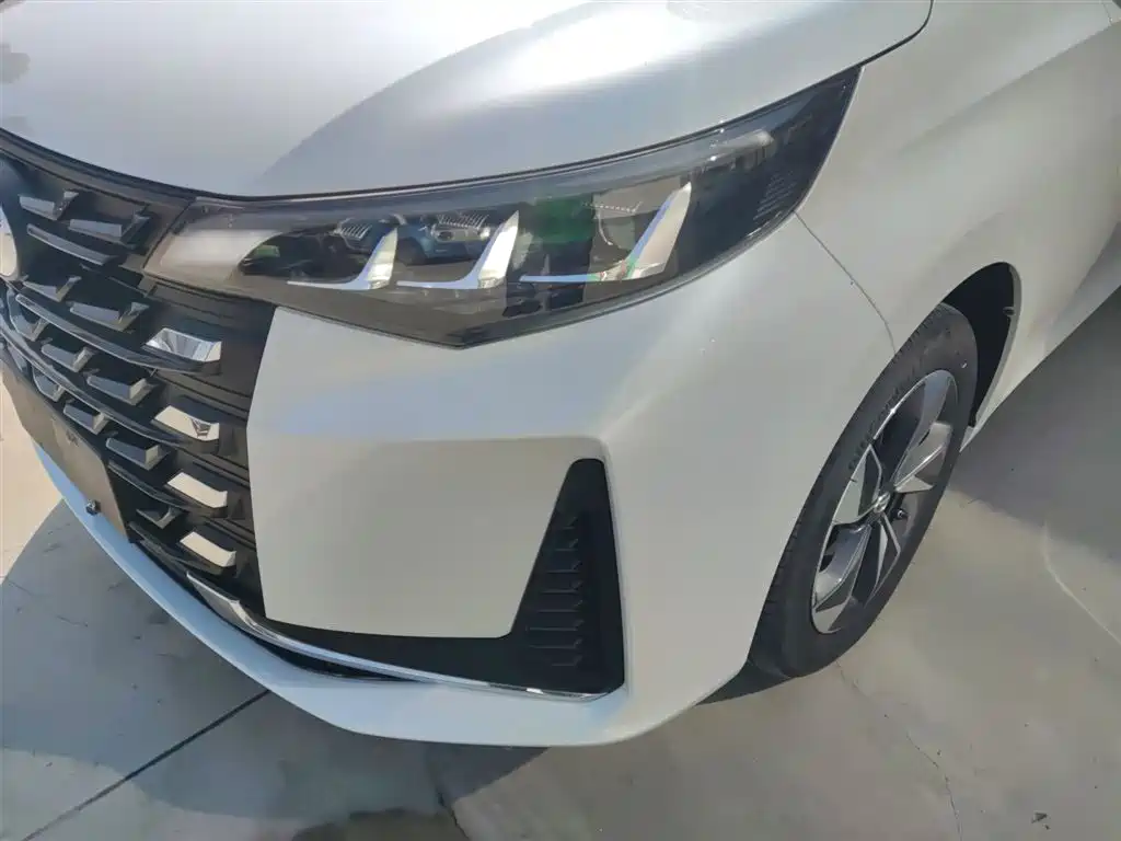GAC Motor Trumpchi M6 2023 — фото 3