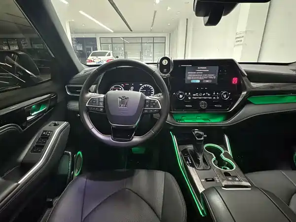 Toyota Crown Kluger 2025