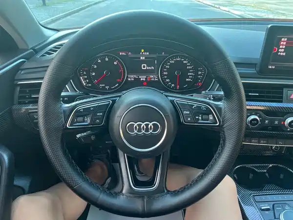 Audi A4L 2018