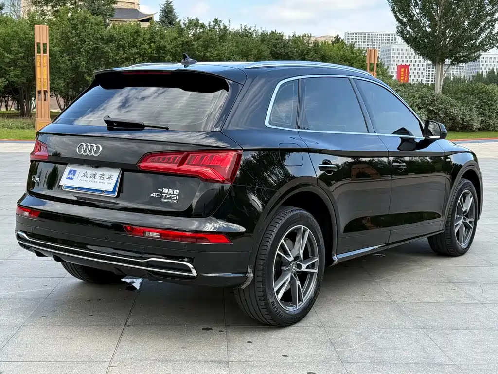 Audi Q5L 2021 — фото 9