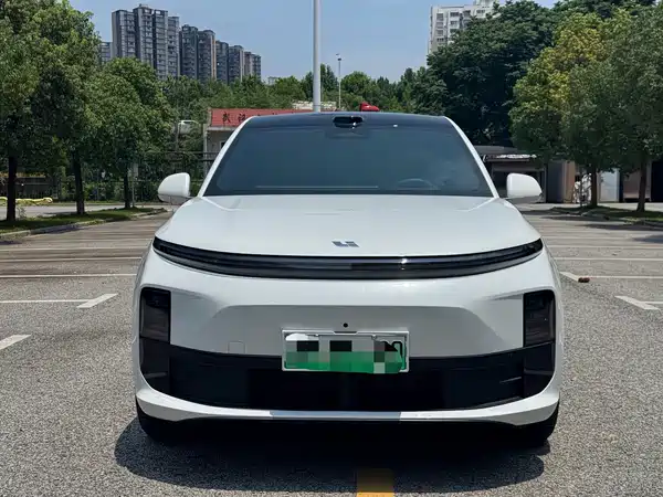 Li Auto L6 2025