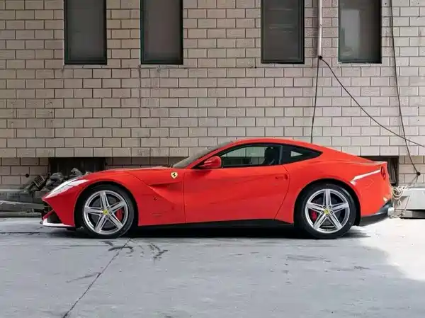 Ferrari F12berlinetta 2013