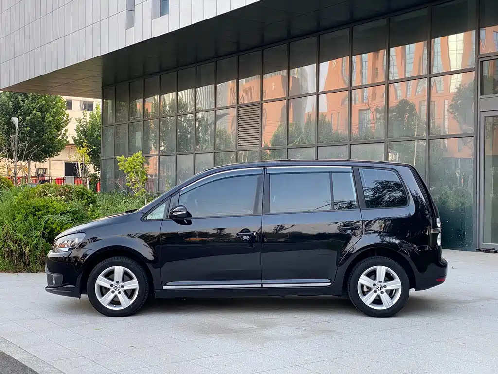 Volkswagen Touran 2015 — фото 10