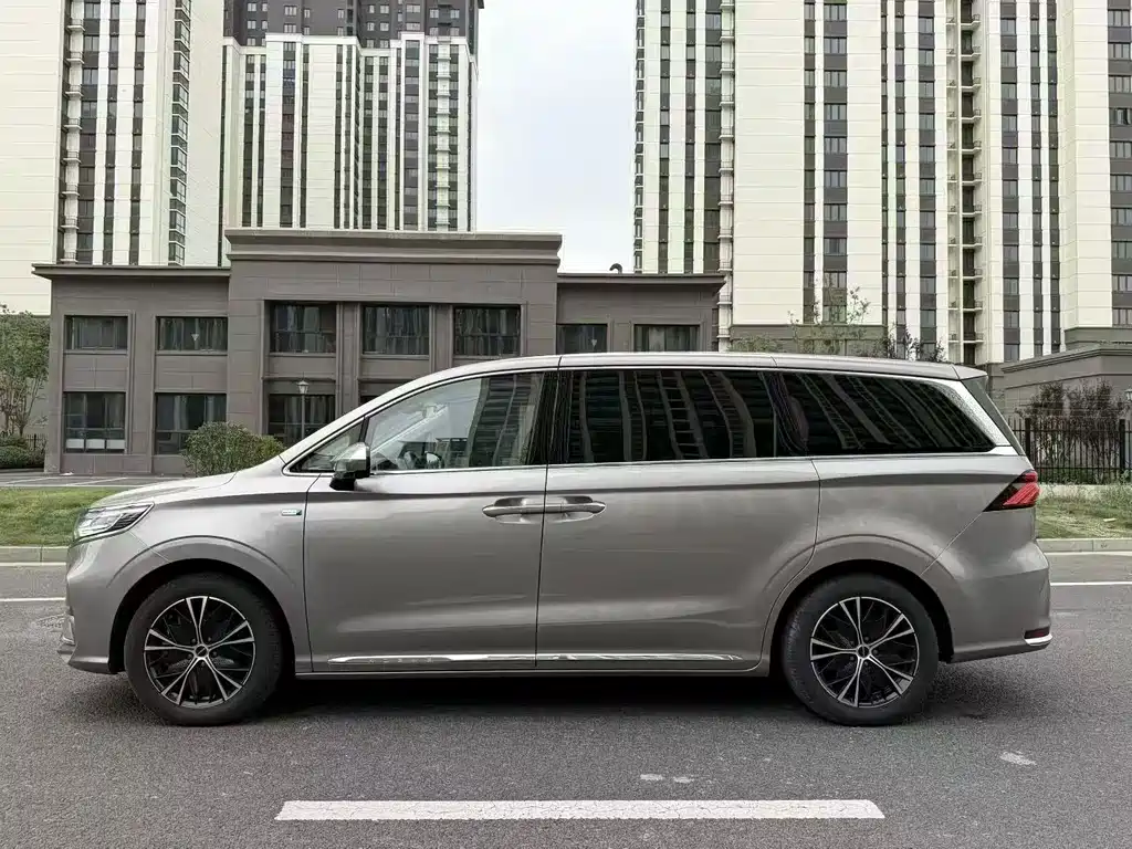 Roewe iMAX8 2023 — фото 3