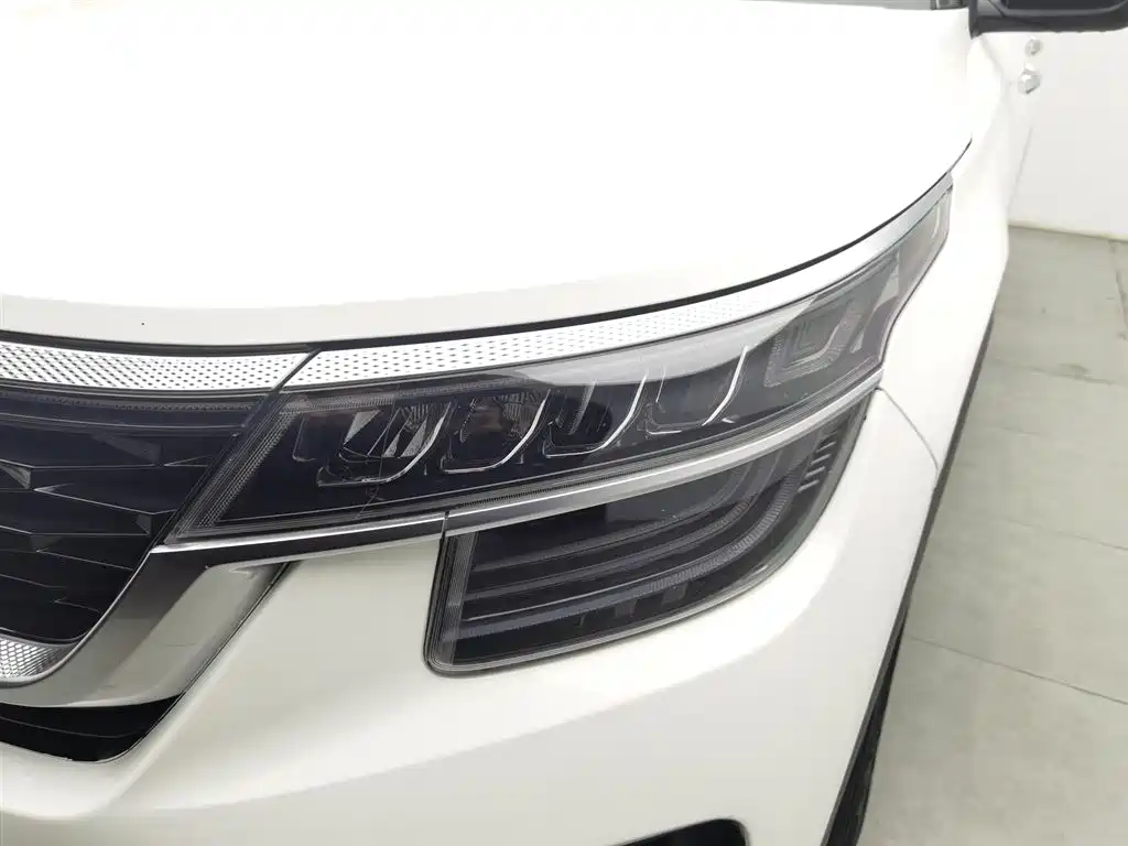 Kia KX3 Proud Running 2020