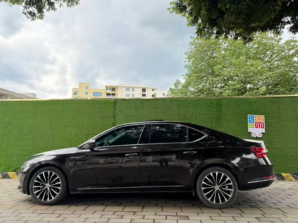 Skoda Superb 2018 — фото 3