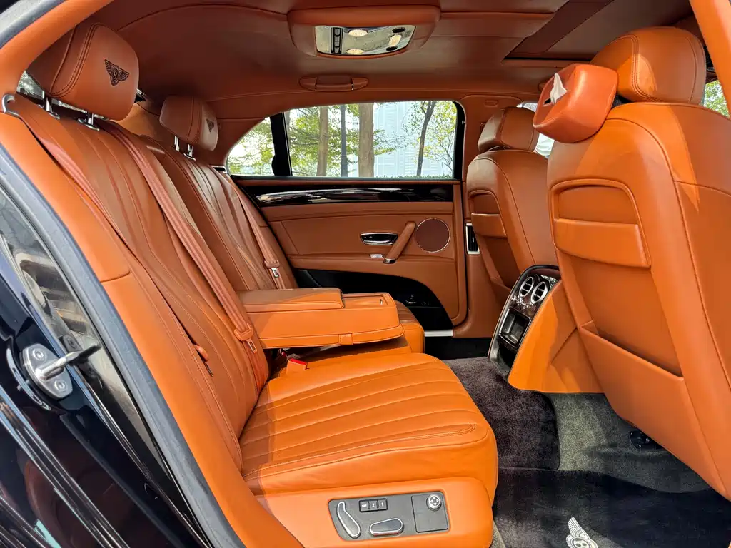 Bentley Flying Spur 2017 — фото 15