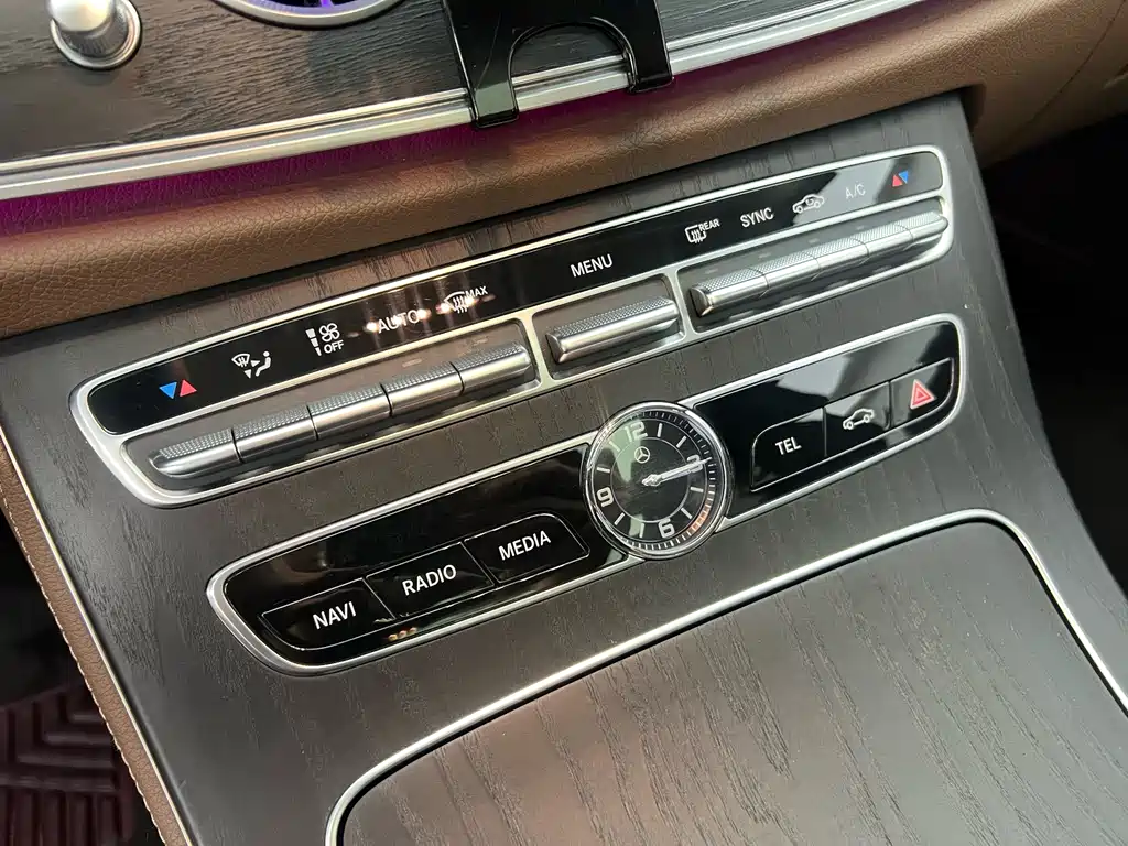 Mercedes-Benz E-Class 2020 — фото 16