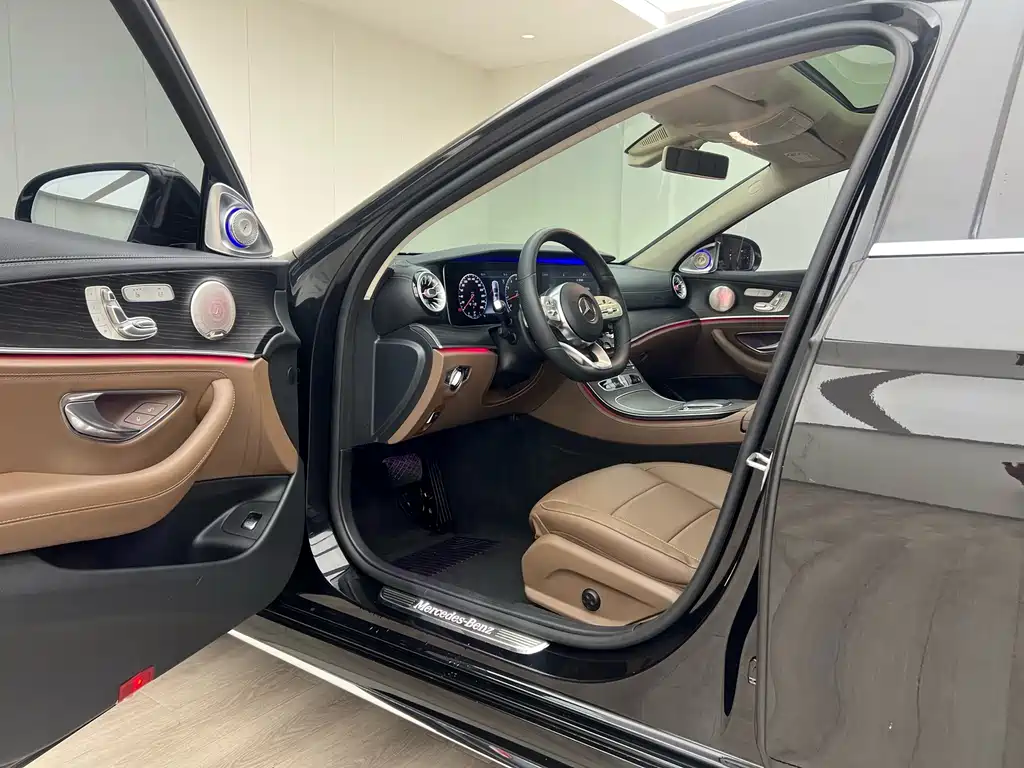 Mercedes-Benz E-Class 2020 — фото 19