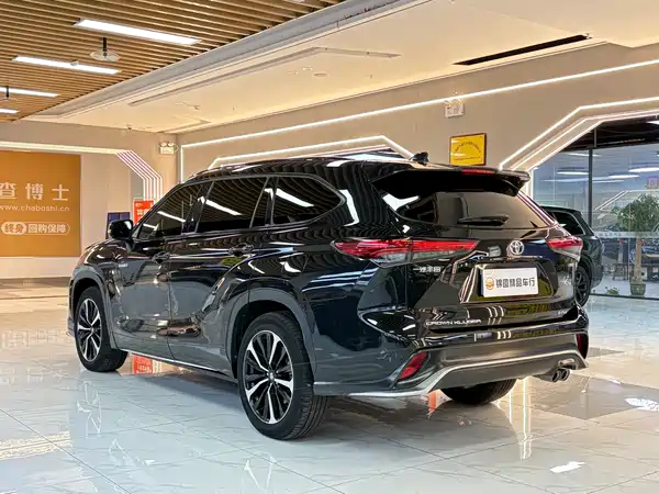 Toyota Crown Kluger 2023