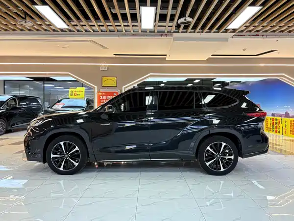 Toyota Crown Kluger 2023