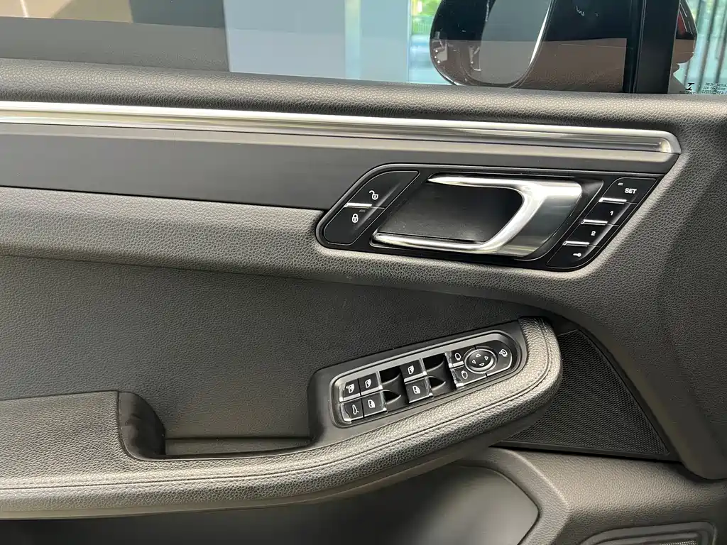 Porsche Macan 2018 — фото 10