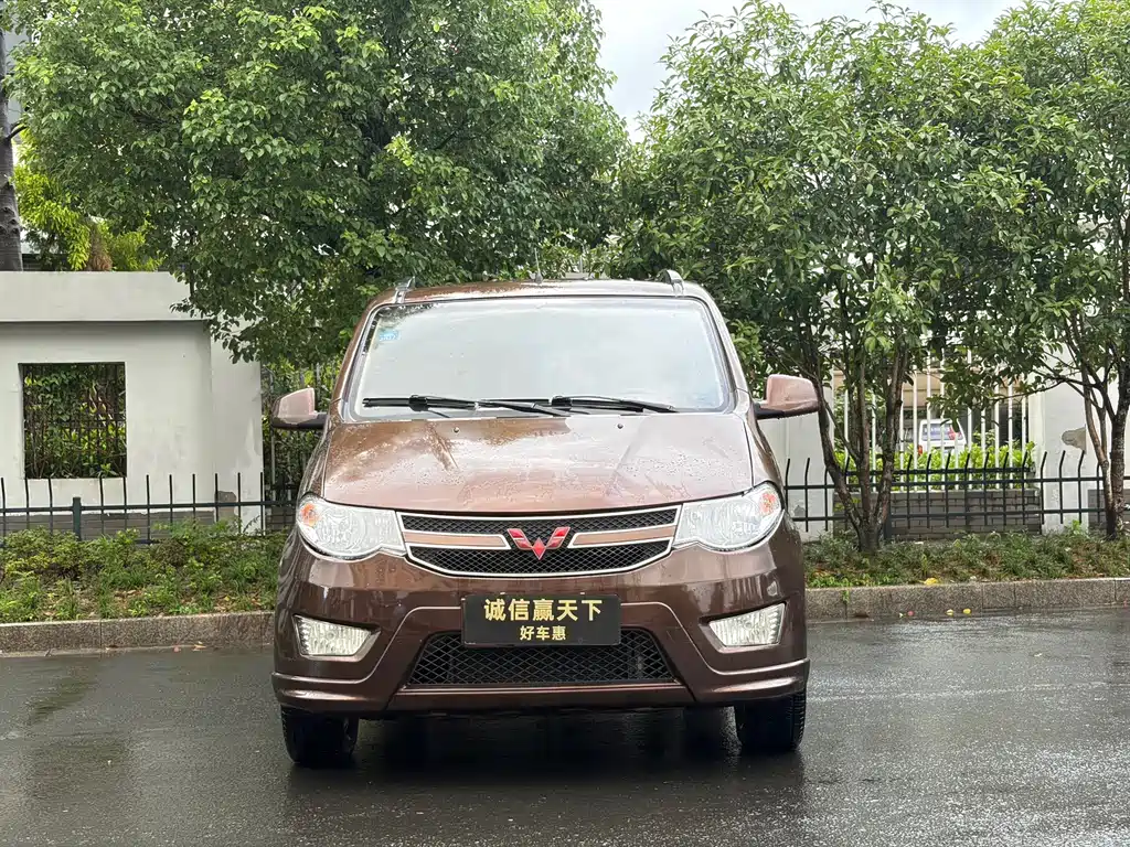 Wuling Hongguang 2017 — фото 2