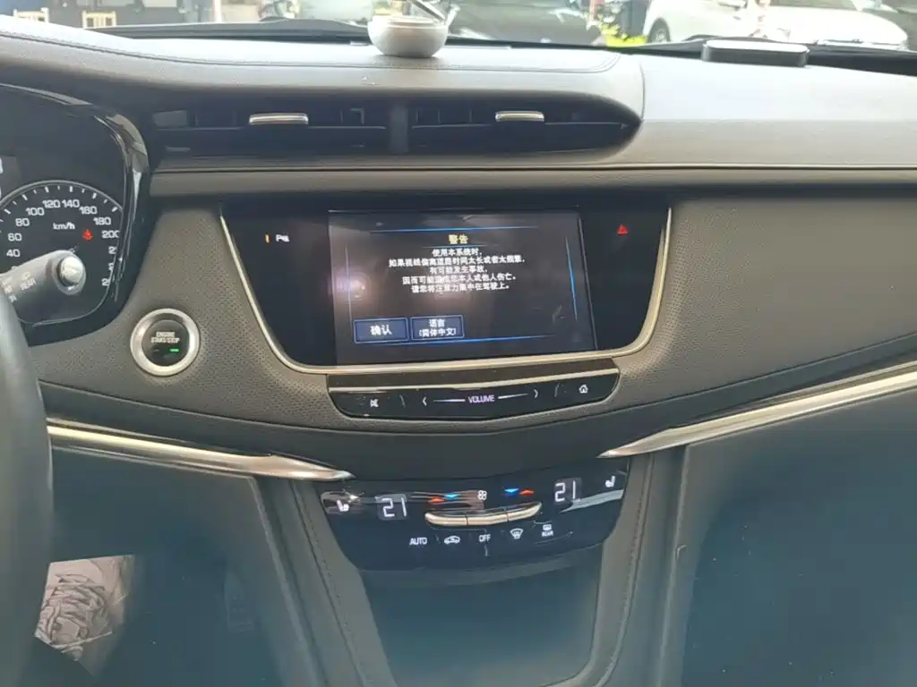 Cadillac XT5 2019 — фото 13