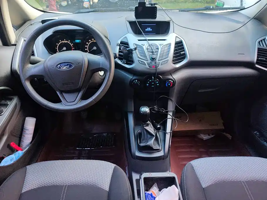 Ford EcoSport 2015 — фото 12