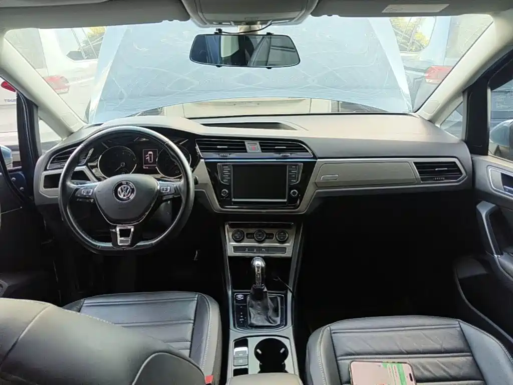 Volkswagen Touran 2019 — фото 10