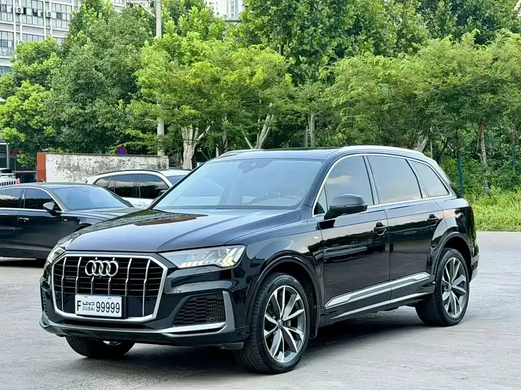Audi Q7 2021 — фото 1