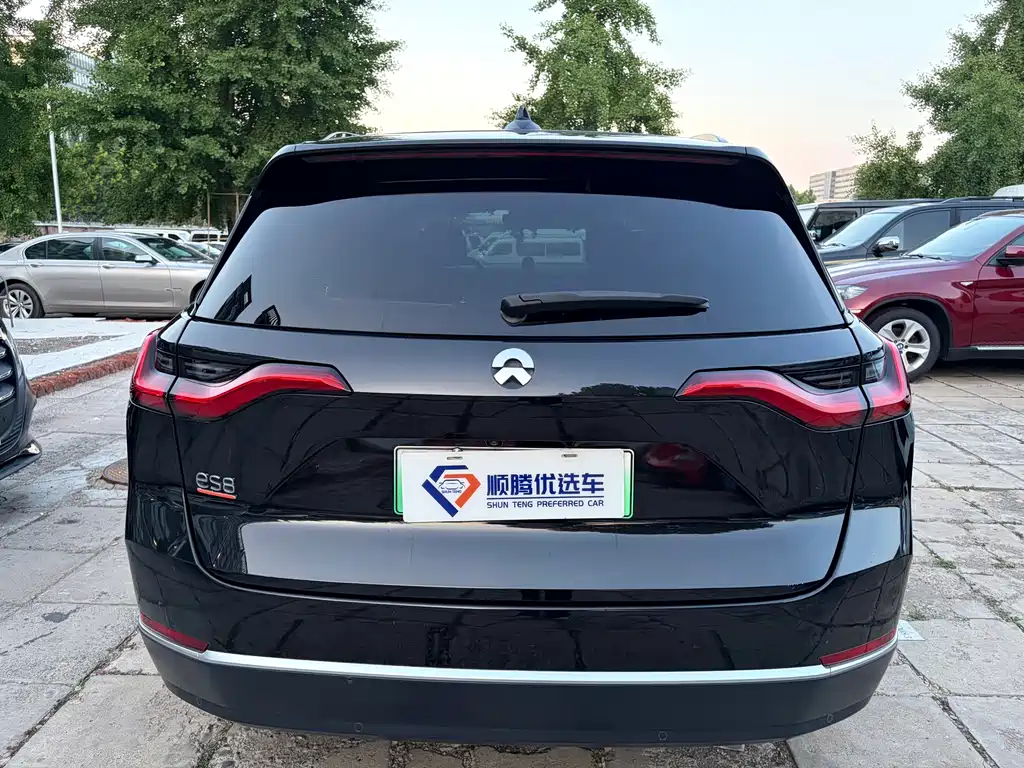 NIO ES8 2022