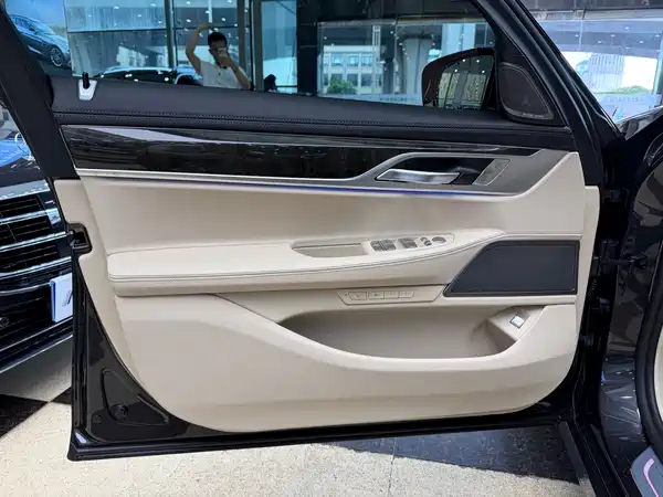 BMW 7 Series 2021