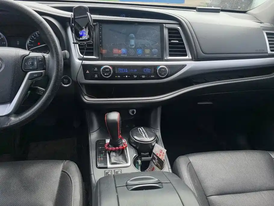 Toyota Highlander 2018 — фото 16