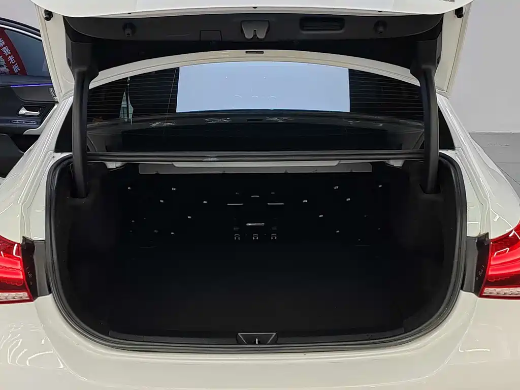 Mercedes-Benz A-Class 2022 — фото 16