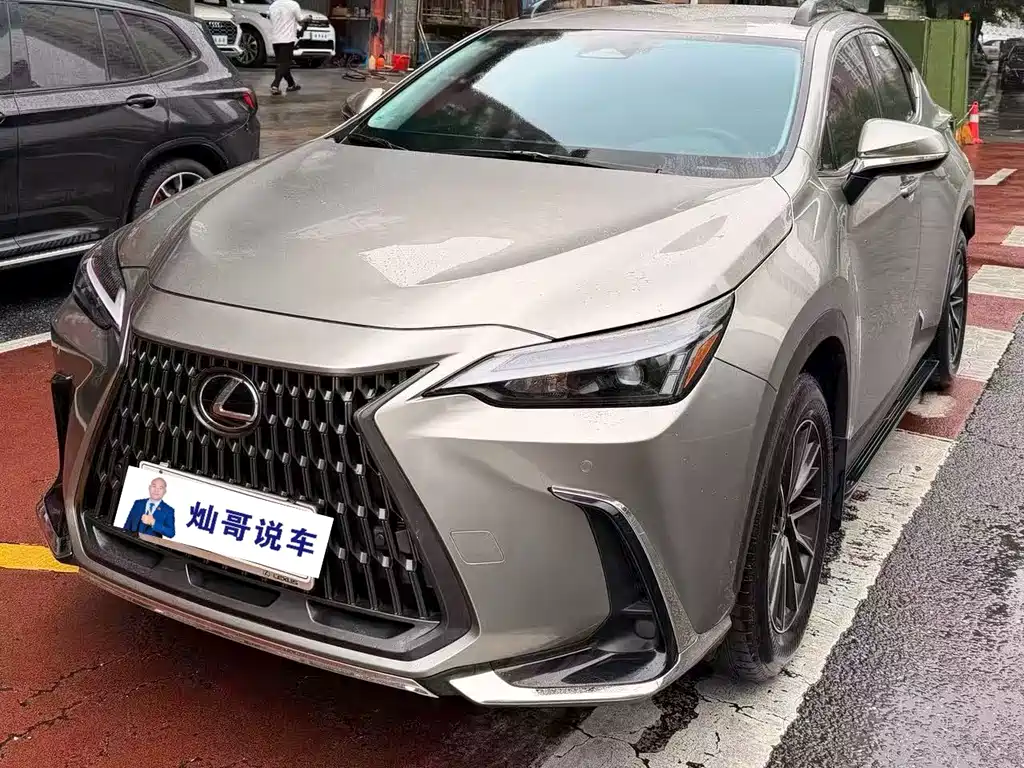 Lexus NX 2024